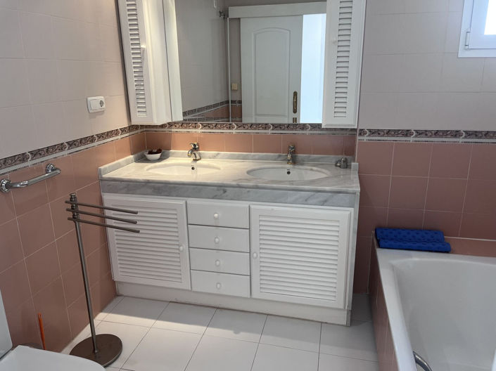 Image No.36-3 Bed Apartment for sale