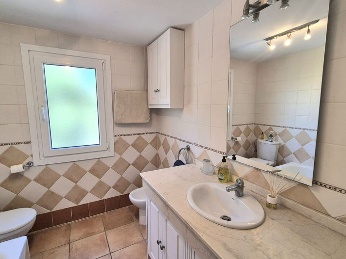 Image No.28-3 Bed Townhouse for sale