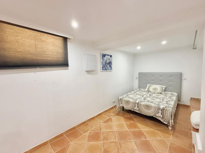 Image No.28-4 Bed Semi-Detached for sale