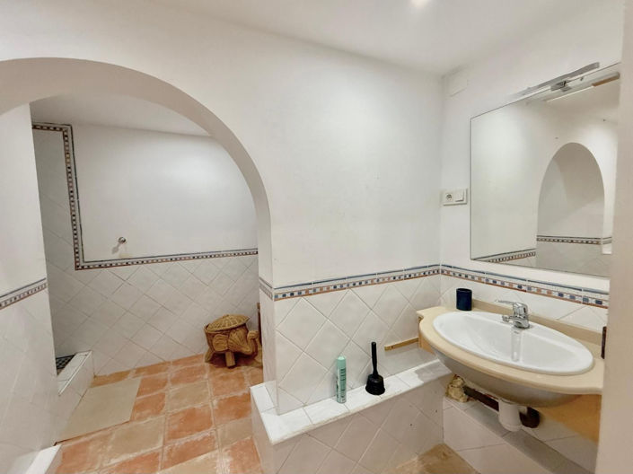Image No.30-4 Bed Semi-Detached for sale