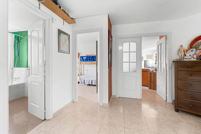 Image No.18-5 Bed Apartment for sale