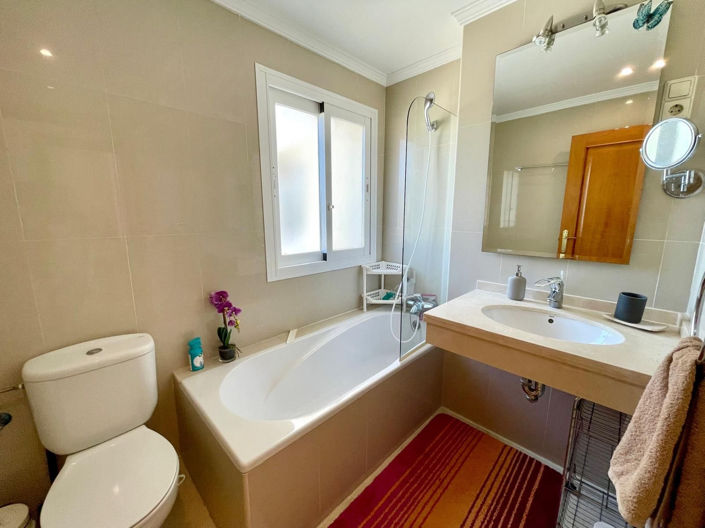 Image No.18-3 Bed Apartment for sale