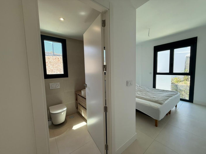 Image No.23-3 Bed Apartment for sale