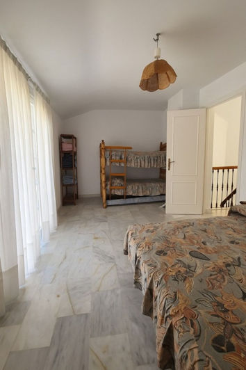 Image No.35-5 Bed Townhouse for sale