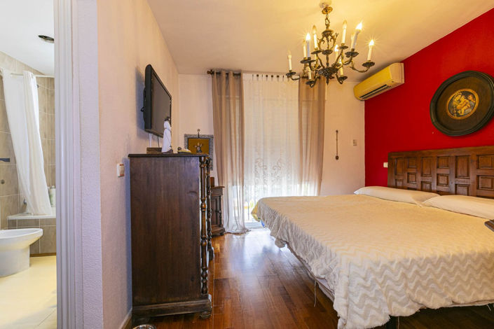 Image No.12-4 Bed Townhouse for sale
