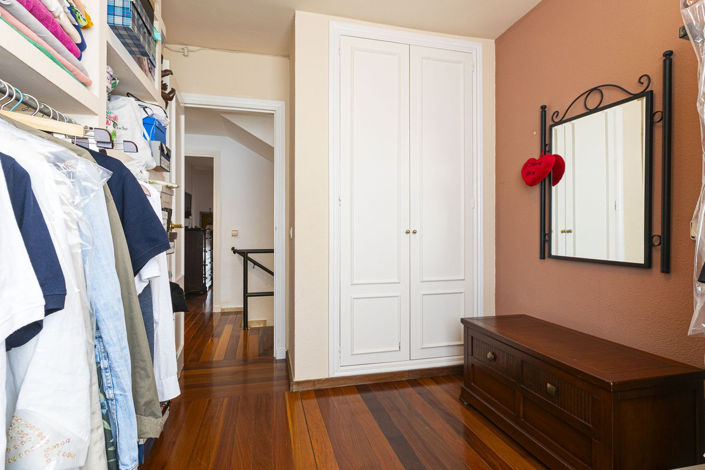Image No.37-4 Bed Townhouse for sale