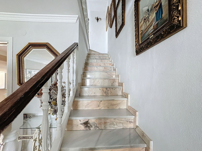 Image No.15-5 Bed Semi-Detached for sale