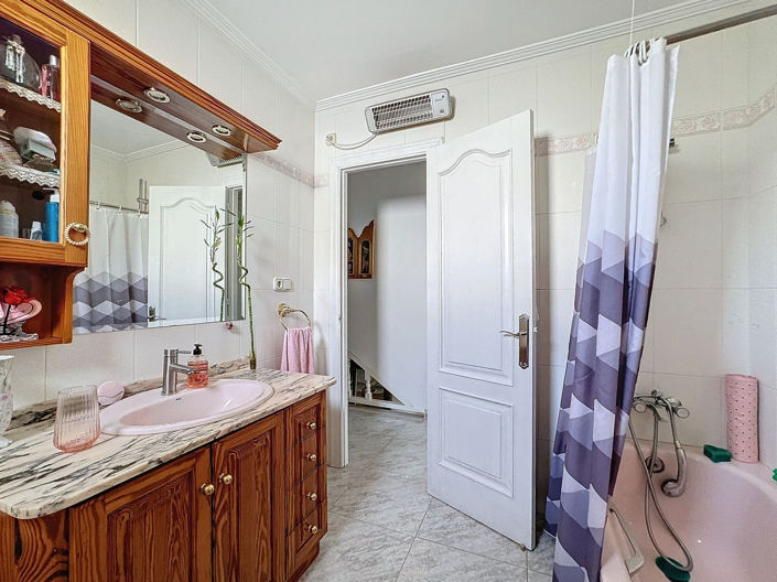 Image No.19-5 Bed Semi-Detached for sale