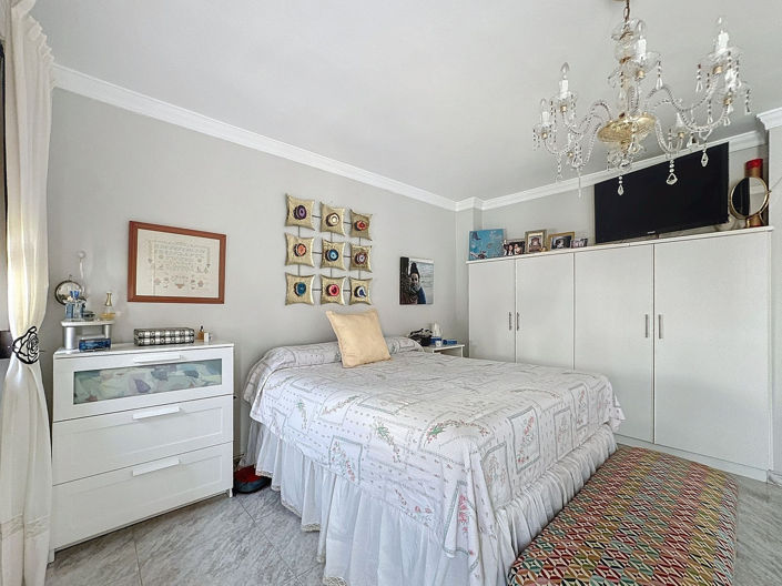 Image No.31-5 Bed Semi-Detached for sale