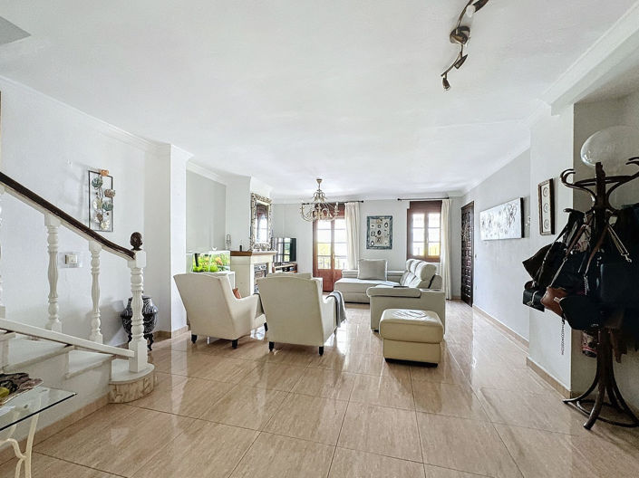 Image No.4-5 Bed Semi-Detached for sale
