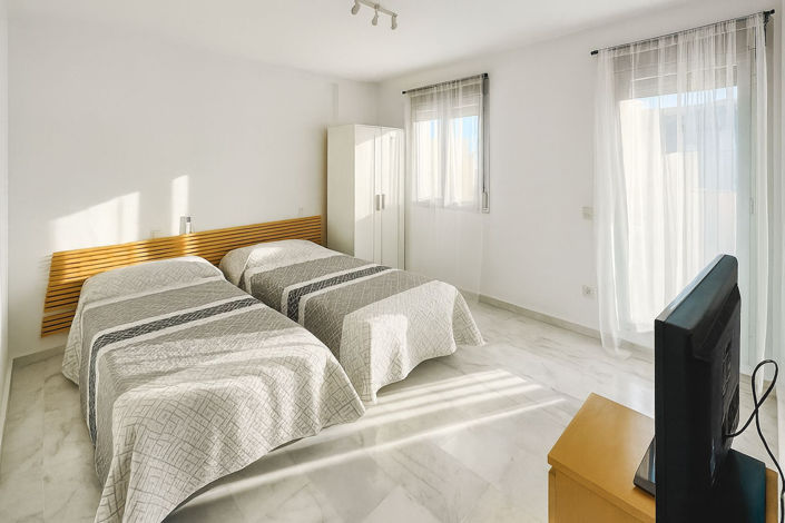 Image No.21-3 Bed Apartment for sale