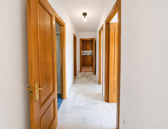 Image No.20-4 Bed Apartment for sale