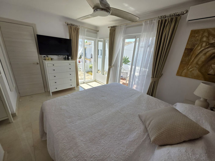 Image No.24-3 Bed Townhouse for sale