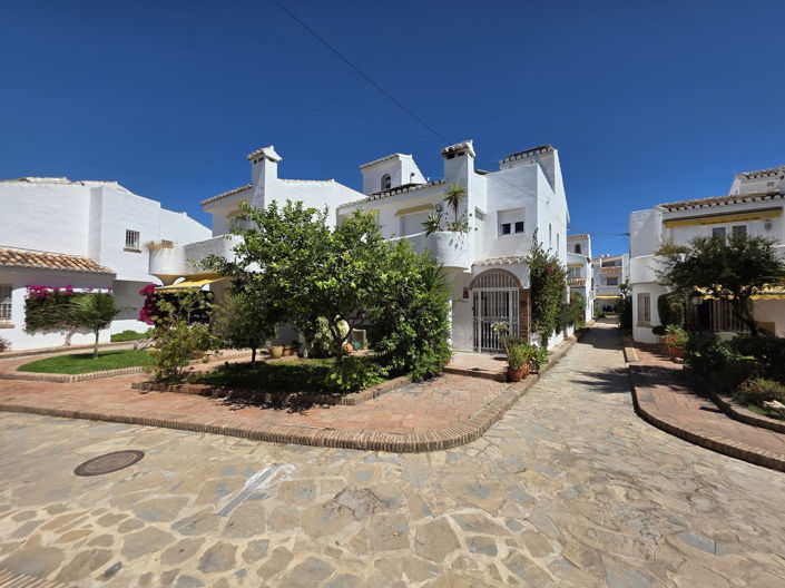 Image No.41-3 Bed Townhouse for sale