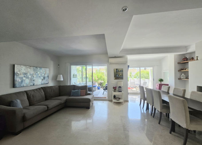 Image No.19-5 Bed Townhouse for sale