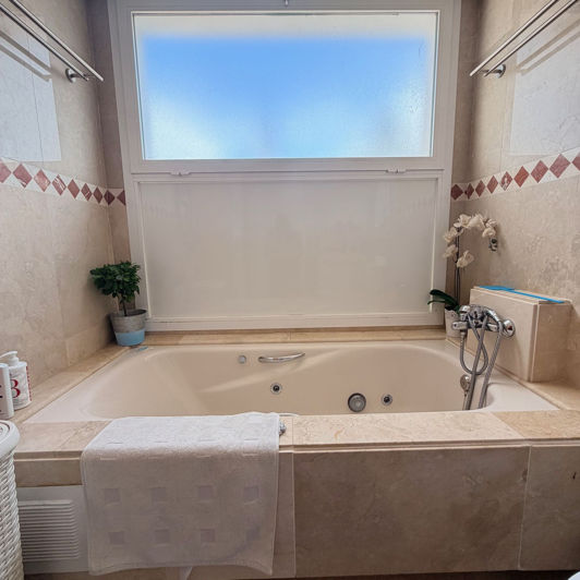 Image No.19-5 Bed Townhouse for sale