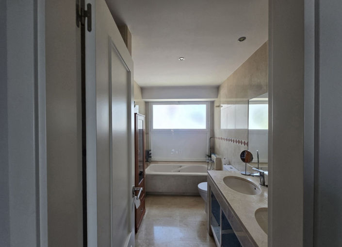 Image No.21-5 Bed Townhouse for sale