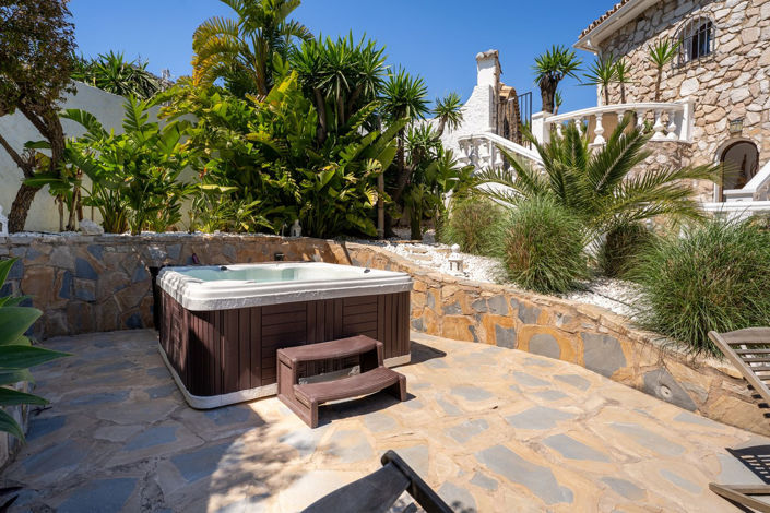 Image No.13-11 Bed Villa for sale