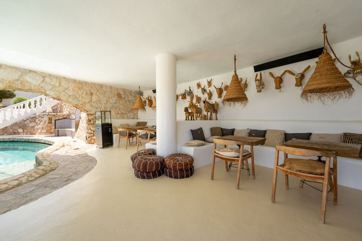 Image No.15-11 Bed Villa for sale