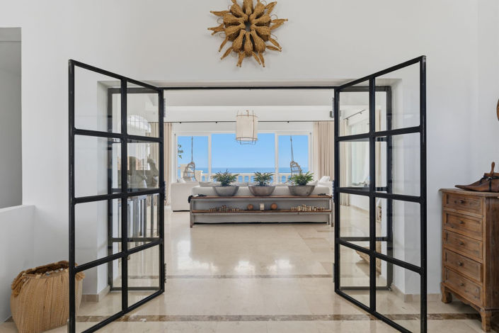 Image No.2-11 Bed Villa for sale