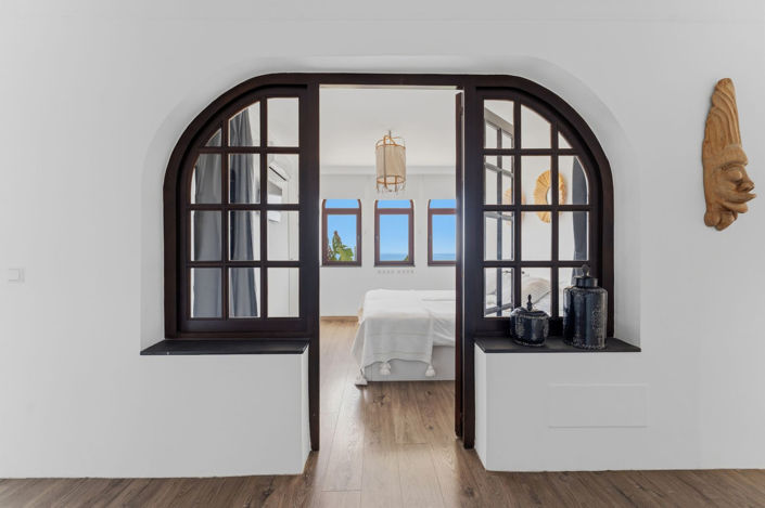 Image No.38-11 Bed Villa for sale