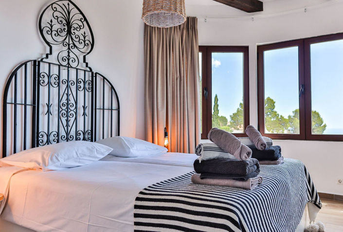 Image No.47-11 Bed Villa for sale
