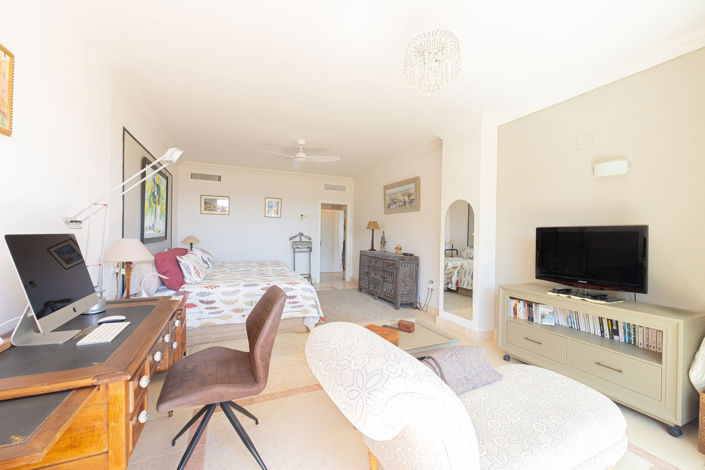 Image No.24-3 Bed Apartment for sale