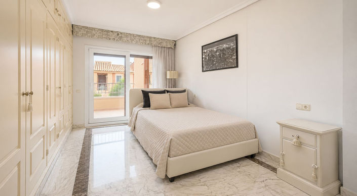 Image No.11-5 Bed Townhouse for sale