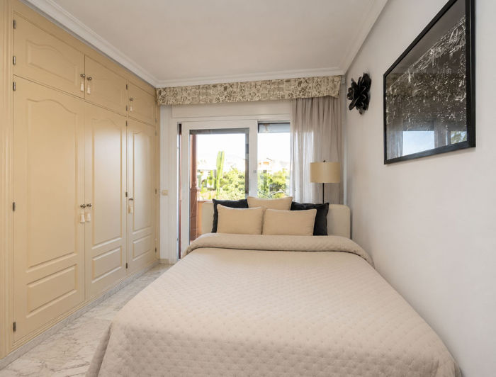 Image No.12-5 Bed Townhouse for sale