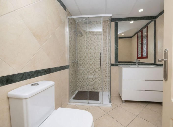 Image No.13-5 Bed Townhouse for sale