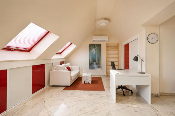 Image No.18-5 Bed Townhouse for sale