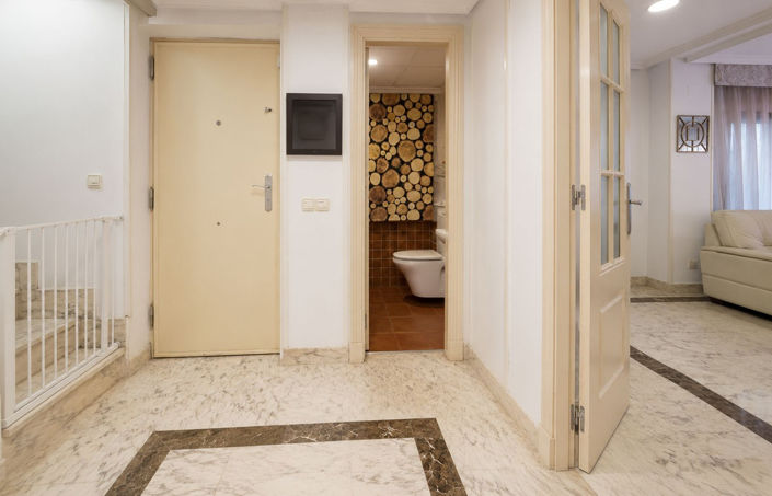 Image No.7-5 Bed Townhouse for sale