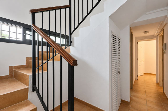 Image No.13-9 Bed Semi-Detached for sale