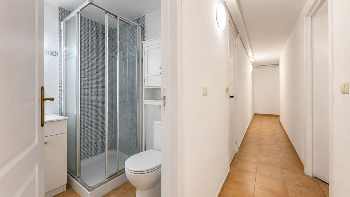Image No.18-9 Bed Semi-Detached for sale