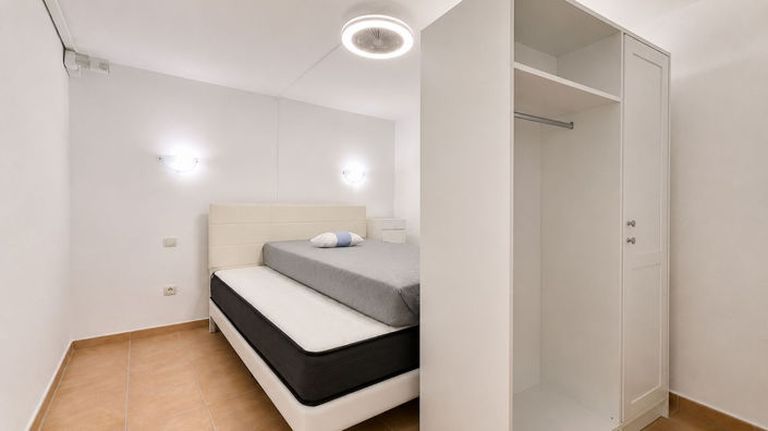 Image No.19-9 Bed Semi-Detached for sale