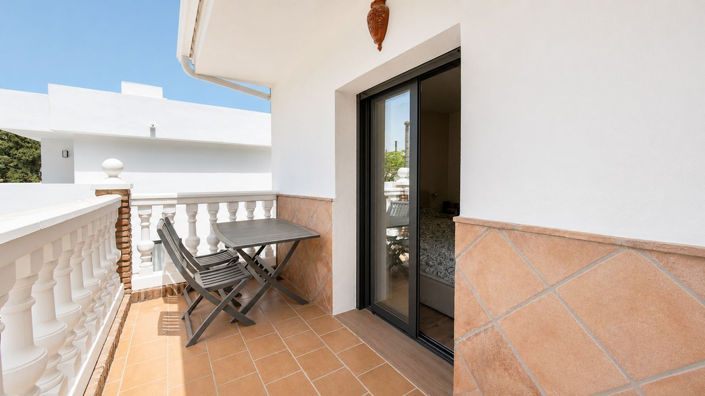 Image No.32-9 Bed Semi-Detached for sale