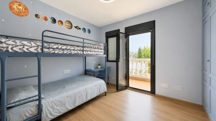 Image No.33-9 Bed Semi-Detached for sale