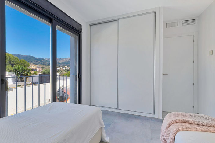 Image No.21-3 Bed Townhouse for sale