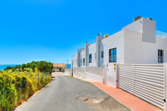 Image No.37-3 Bed Townhouse for sale