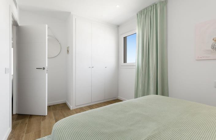 Image No.24-3 Bed House for sale