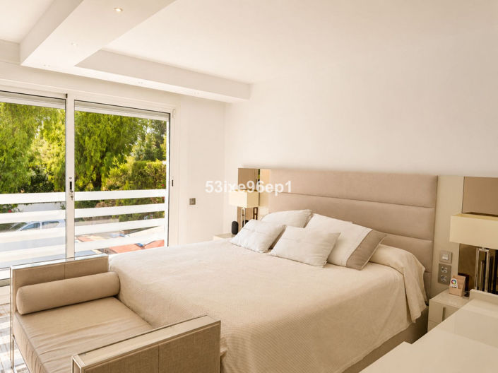 Image No.8-3 Bed Semi-Detached for sale