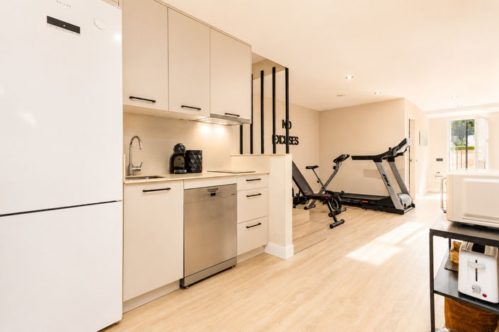 Image No.28-6 Bed Townhouse for sale