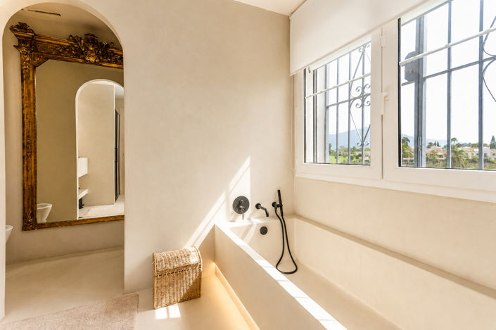 Image No.37-6 Bed Townhouse for sale