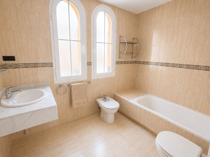 Image No.40-3 Bed Villa for sale