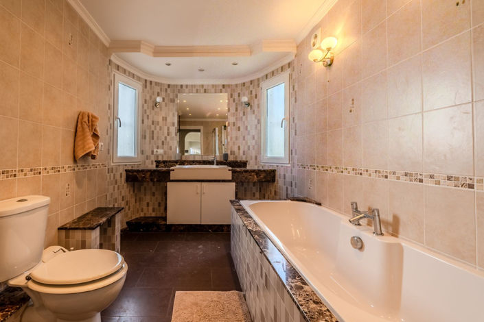 Image No.14-6 Bed Villa for sale