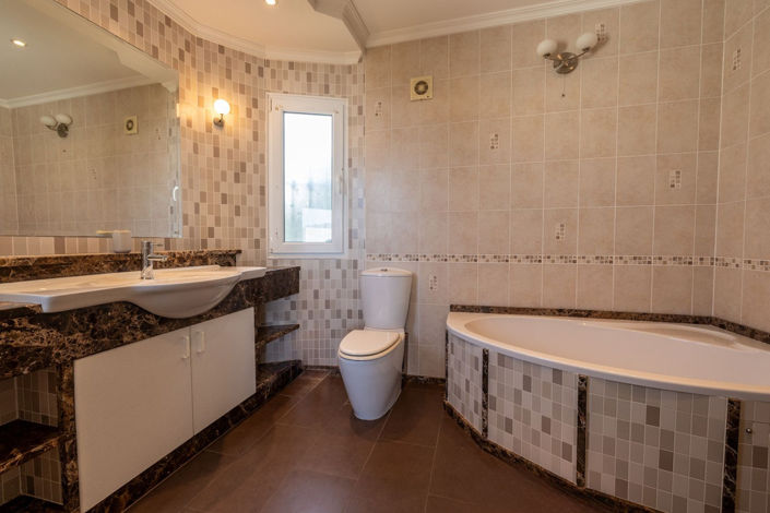 Image No.36-6 Bed Villa for sale