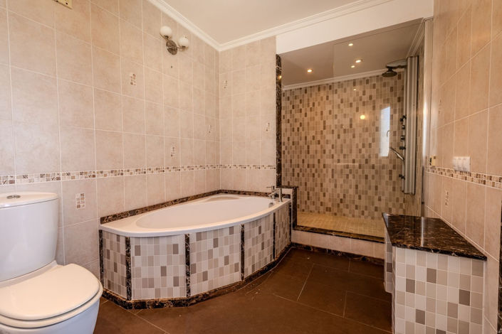 Image No.37-6 Bed Villa for sale