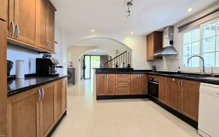 Image No.16-5 Bed Villa for sale