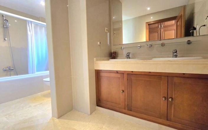 Image No.48-5 Bed Villa for sale