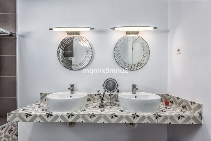 Image No.28-5 Bed Villa for sale